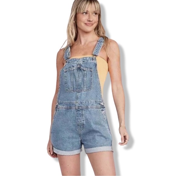 Old Navy Pants - EUC - Old Navy Women's Denim Overall Shorts - Size Small